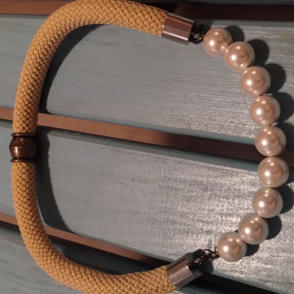 Magnetic pearl necklace